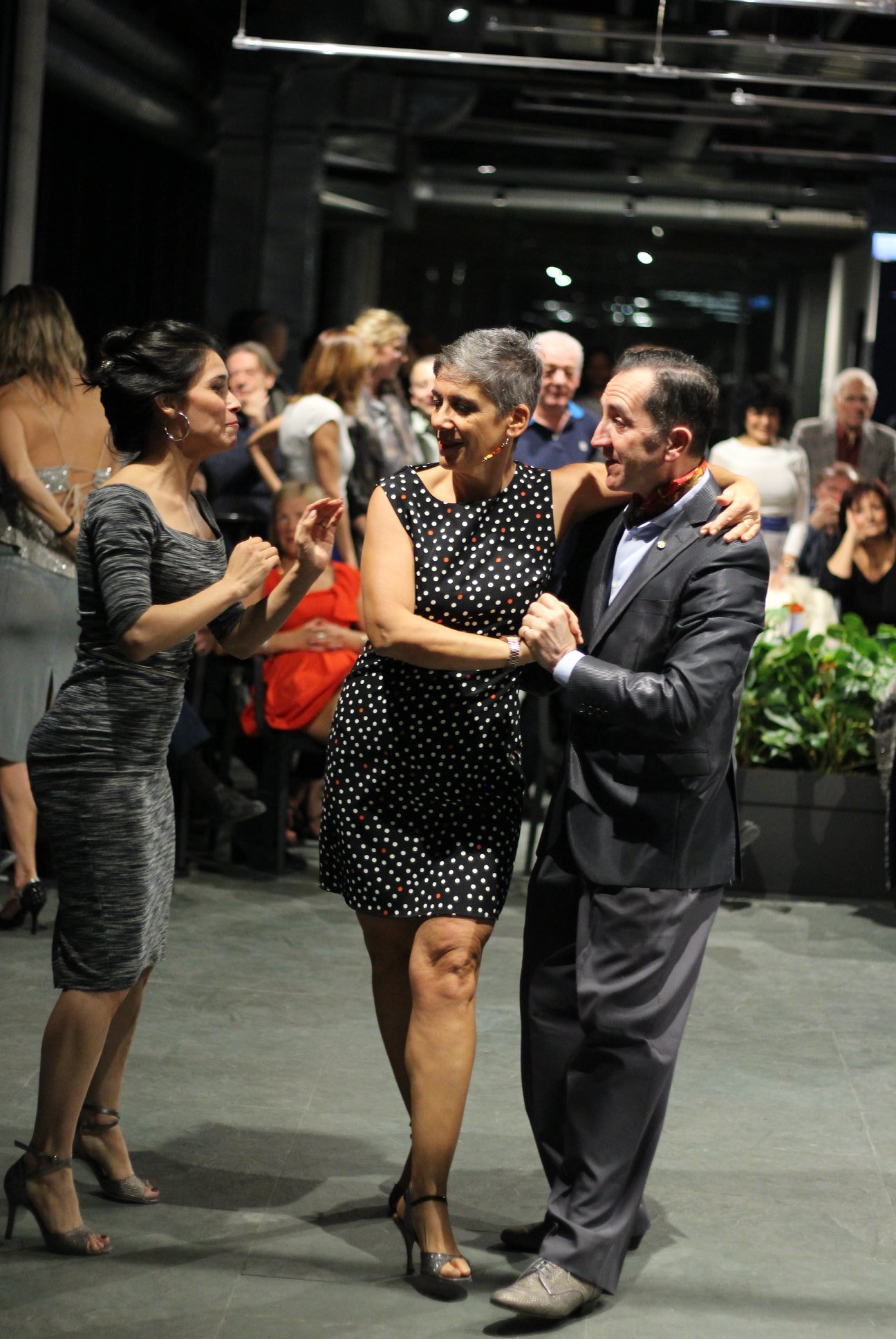 Maestro dando clases de tango